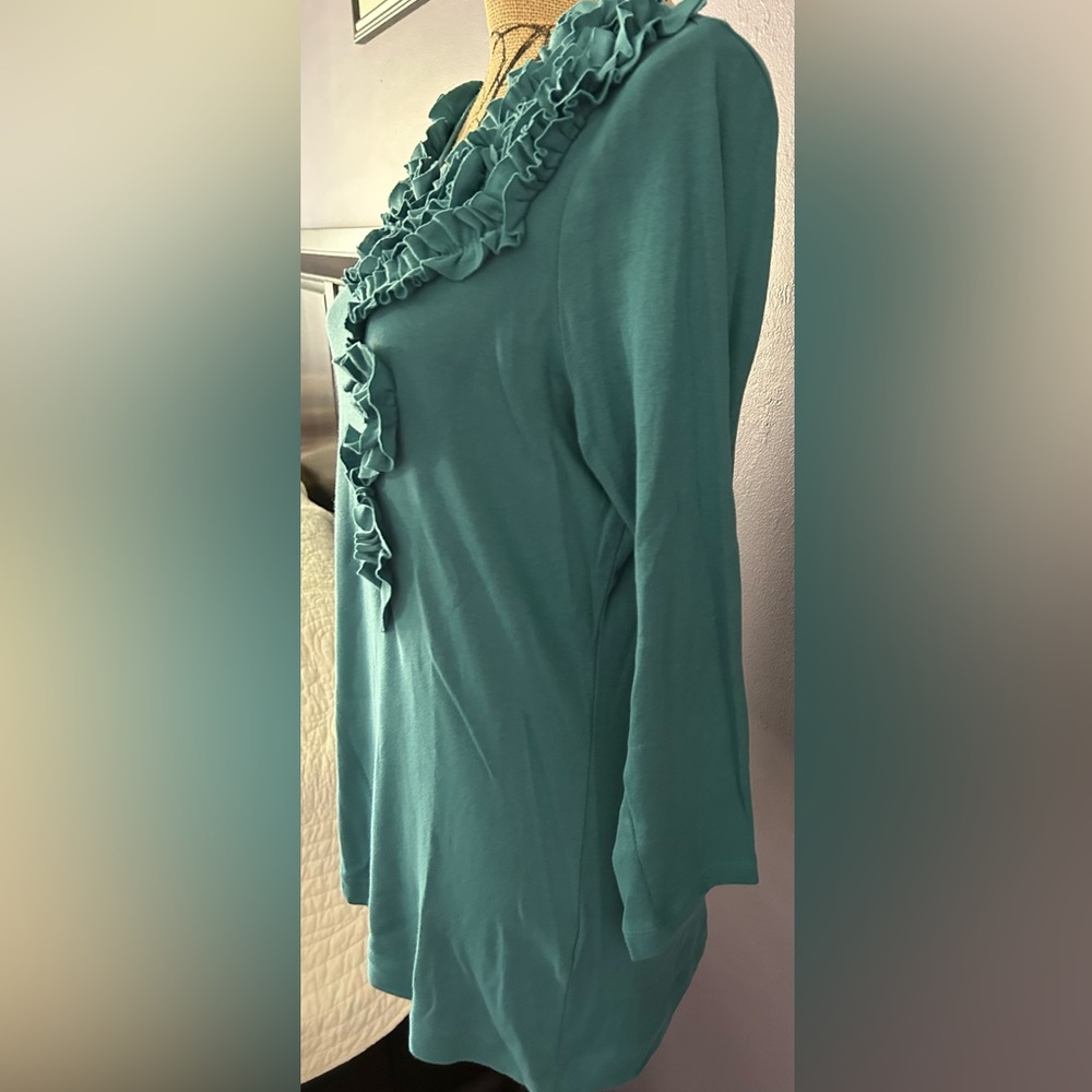 Top with ruffle neckline detail - Picture 3 of 6